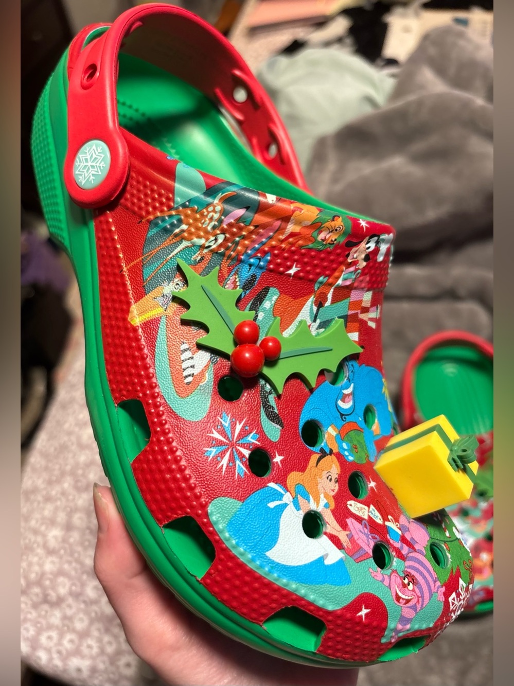Disney Parks Mickey &Friends 2023 Christmas Holiday Classic Clogs W7/ M5 - Picture 3 of 11